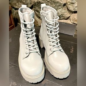 Madden Girl, Carra, Womens Gray Lug Sole Ankle Boots Size 7